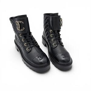Chanel CC Chain Black Quilted Leather Combat Short Boot Lace Up Size 39 8 8.5